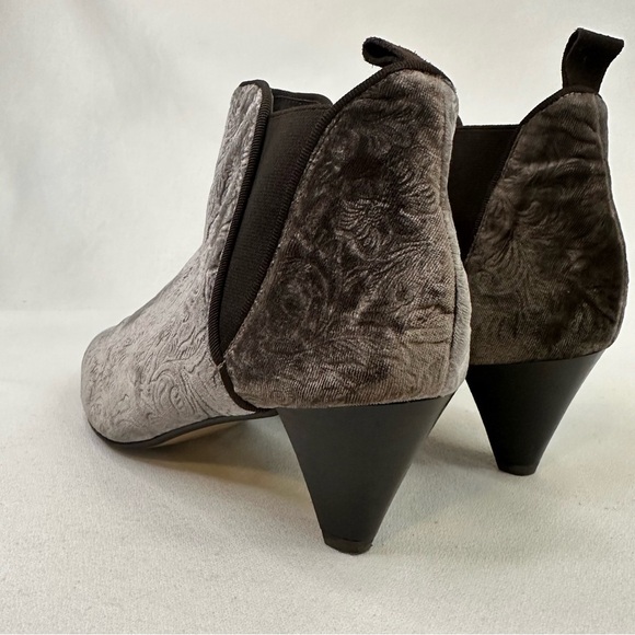 Sixtyseven Anthropologie Smoky Gray Velvet Floral Embossed Ankle Boots 6.5 - Picture 10 of 16